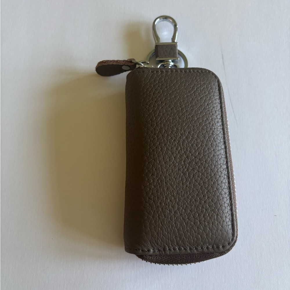 Leather Key Holder - Picture 2 of 5